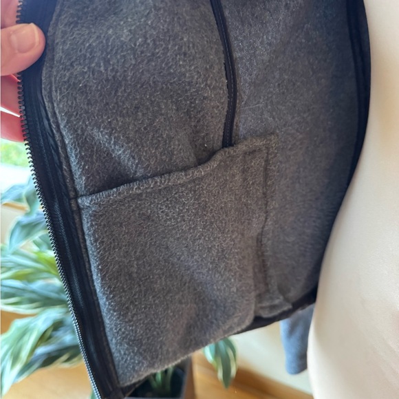 This is an Athleta Vortex Quilted Fleece Hooded Jacket size M - Picture 8 of 10